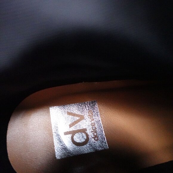 NWOB DV Dolce Vita Women's Tale Lug Sole Leather Ankle Boots in Black Size 10 - Picture 8 of 9